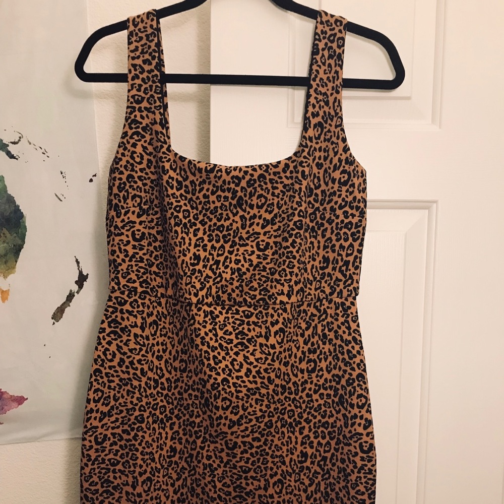 Sleeveless leopard mini